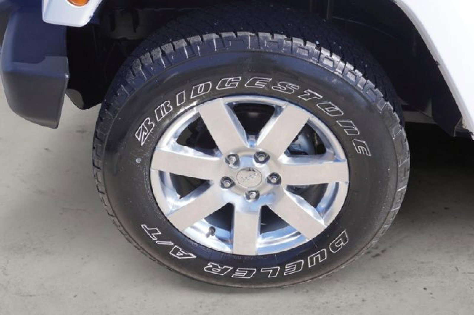 Used 2018 Jeep Wrangler Sahara w/ Connectivity Group image 9