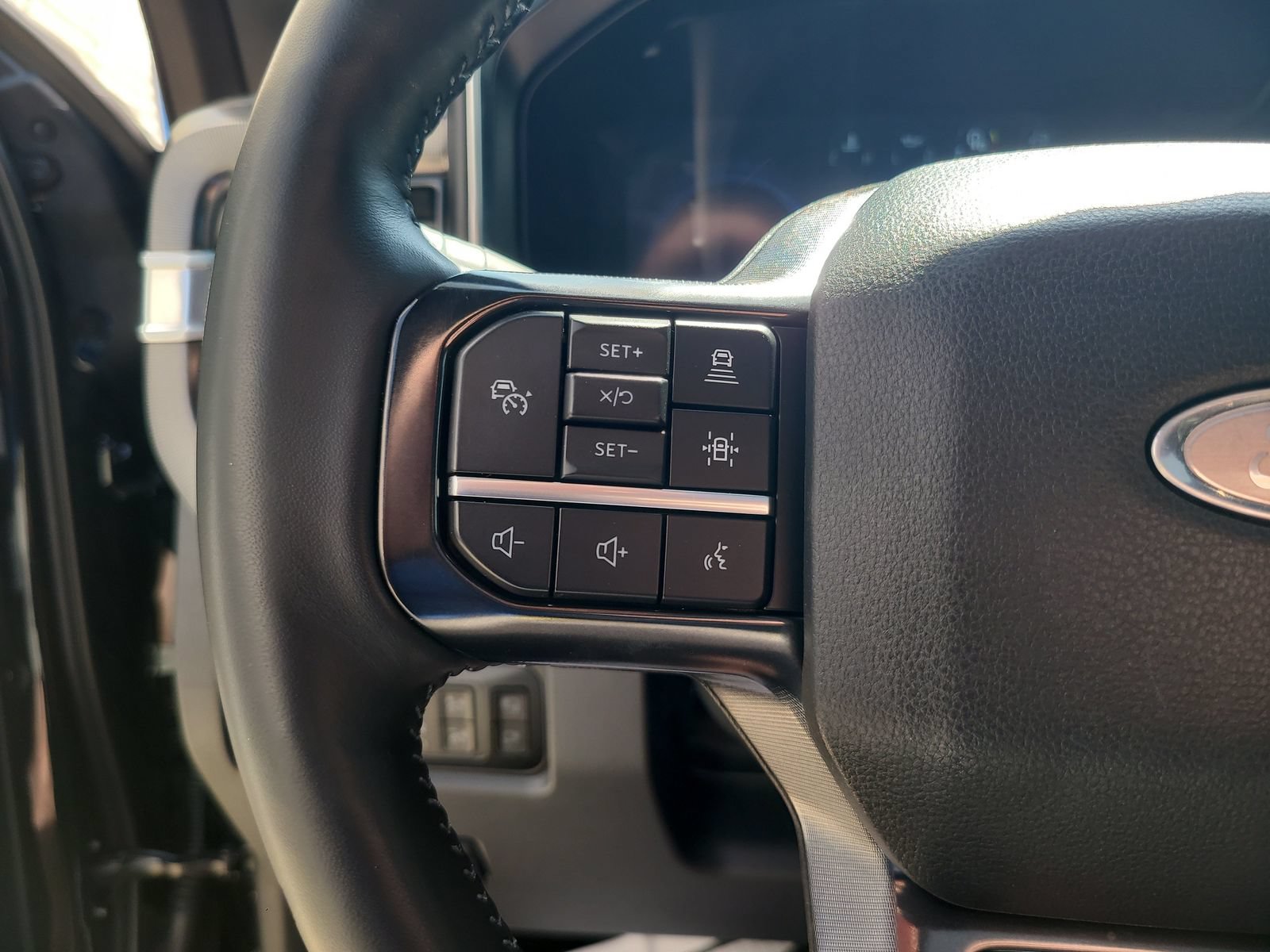 Used 2026 Ford F250 Platinum w/ Tremor Off-Road Package AWD/4WD image 14