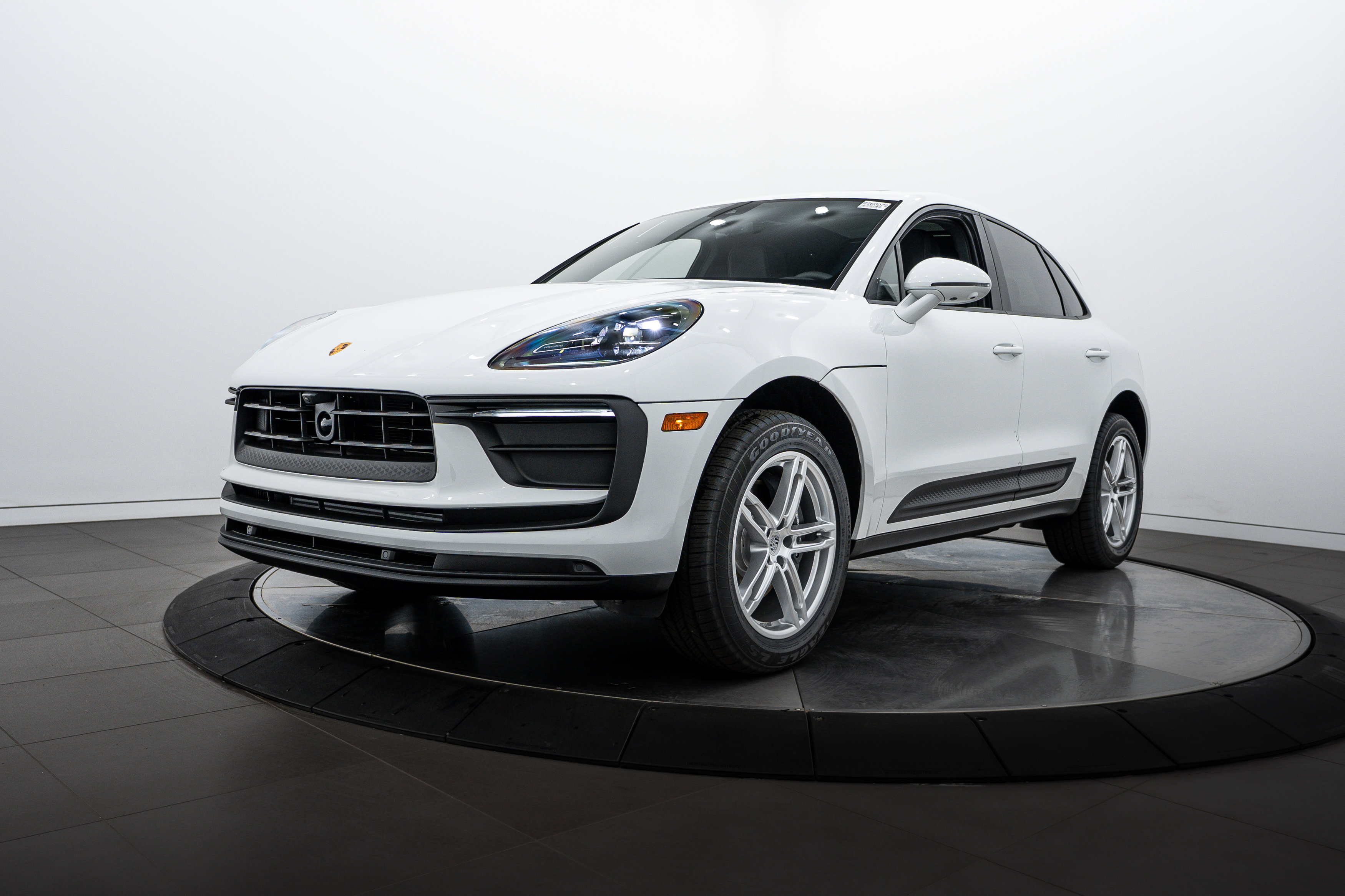 New 2026 Porsche Macan image 1