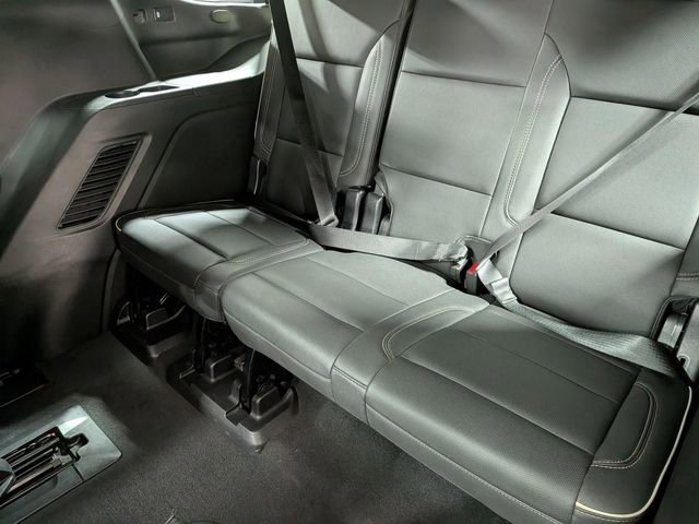 Used 2023 GMC Yukon SLT w/ SLT Premium Package AWD/4WD image 28