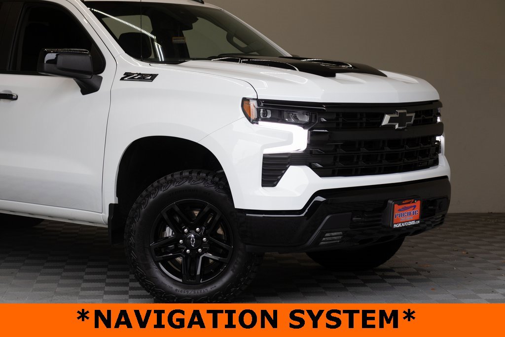 Used 2024 Chevrolet Silverado 1500 LT Trail Boss w/ Dark Appearance Package image 3