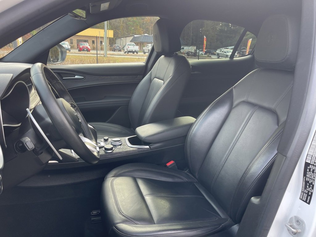 Used 2022 Alfa Romeo Stelvio Sprint image 23