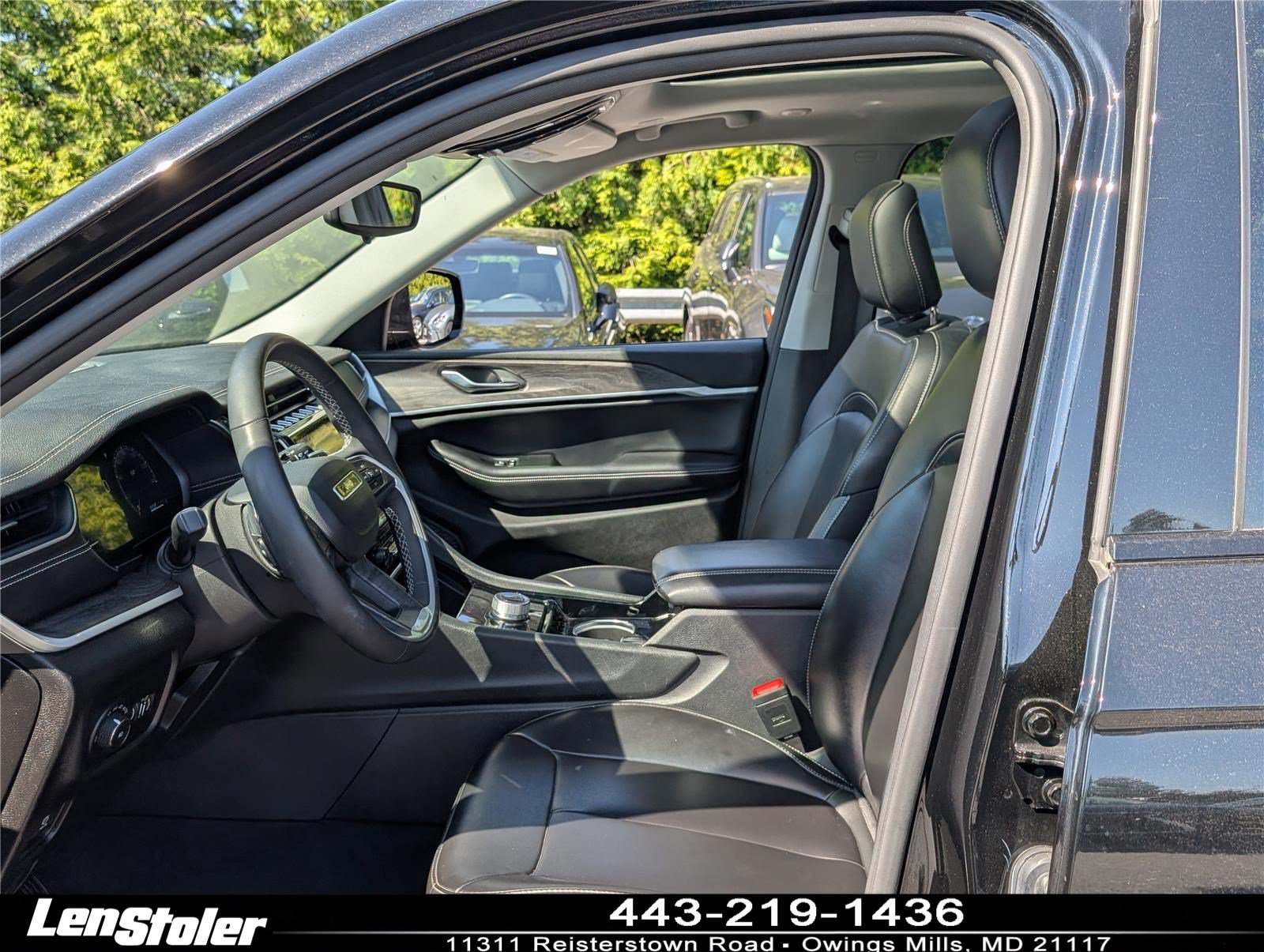 Used 2023 Jeep Grand Cherokee L Limited AWD/4WD image 18