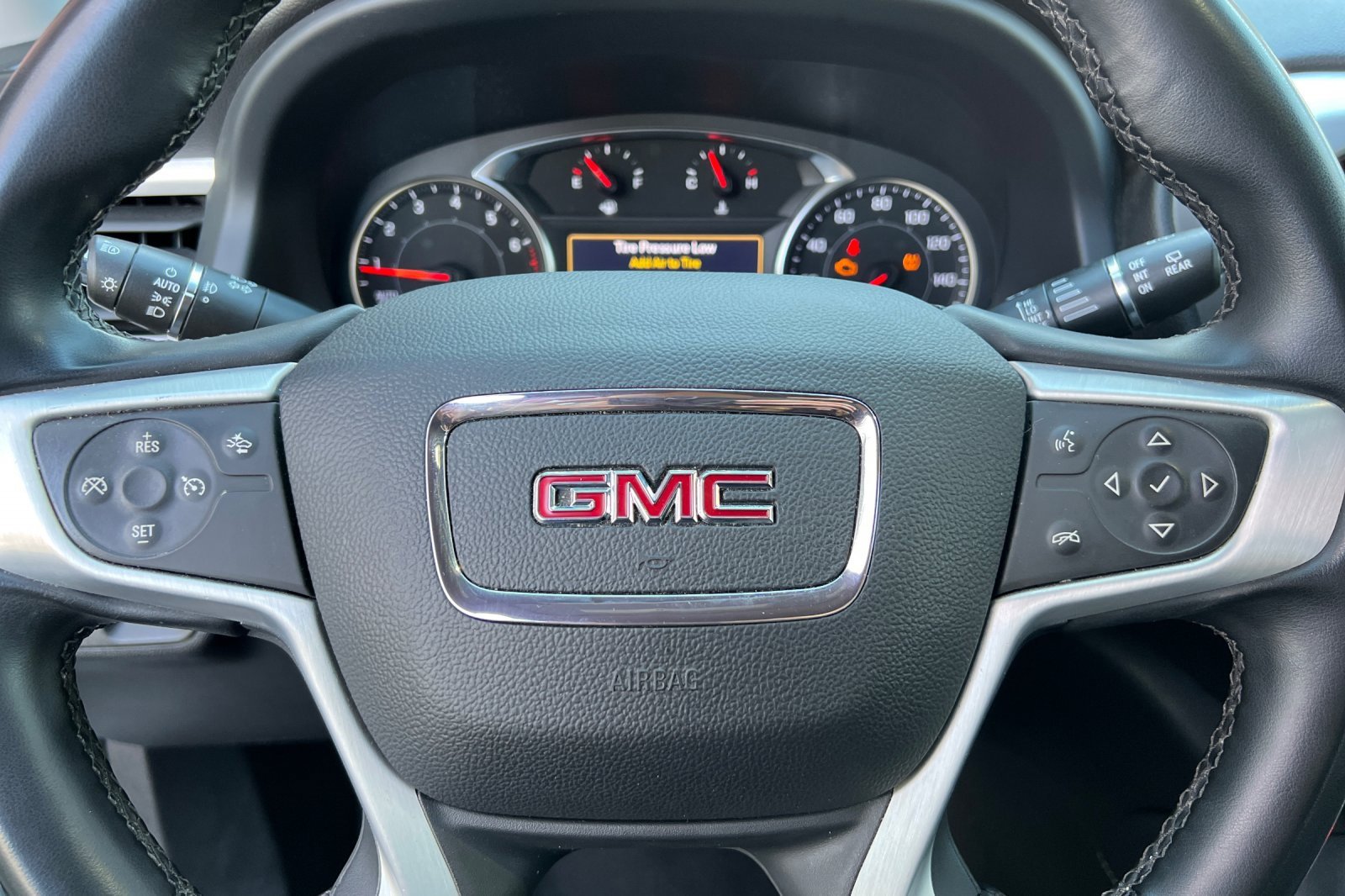 Used 2023 GMC Acadia SLT image 31