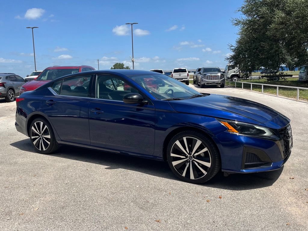 Used 2024 Nissan Altima 2.5 SR FWD image 3