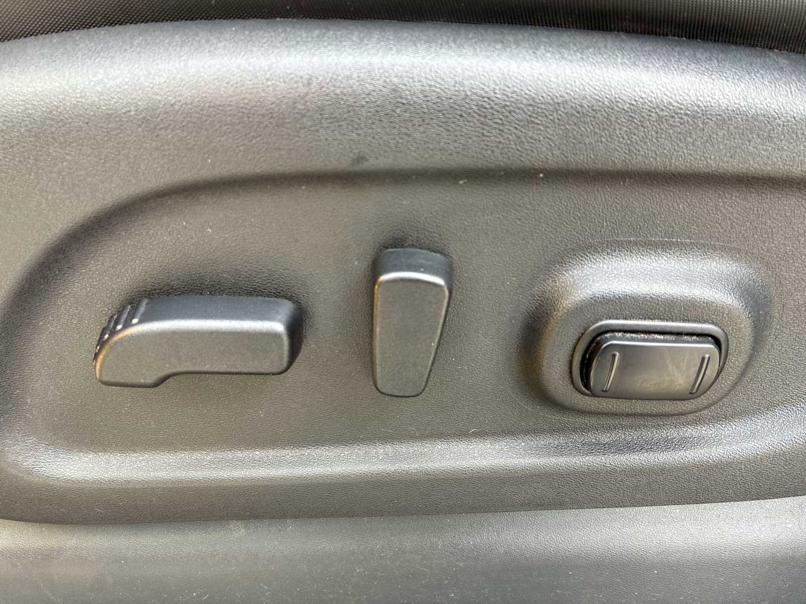 Used 2017 Nissan Titan S image 14