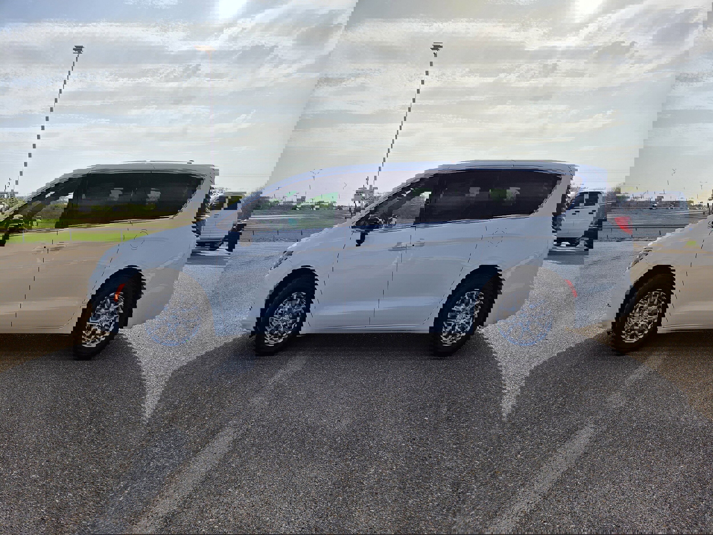New 2026 Chrysler Voyager LX image 4
