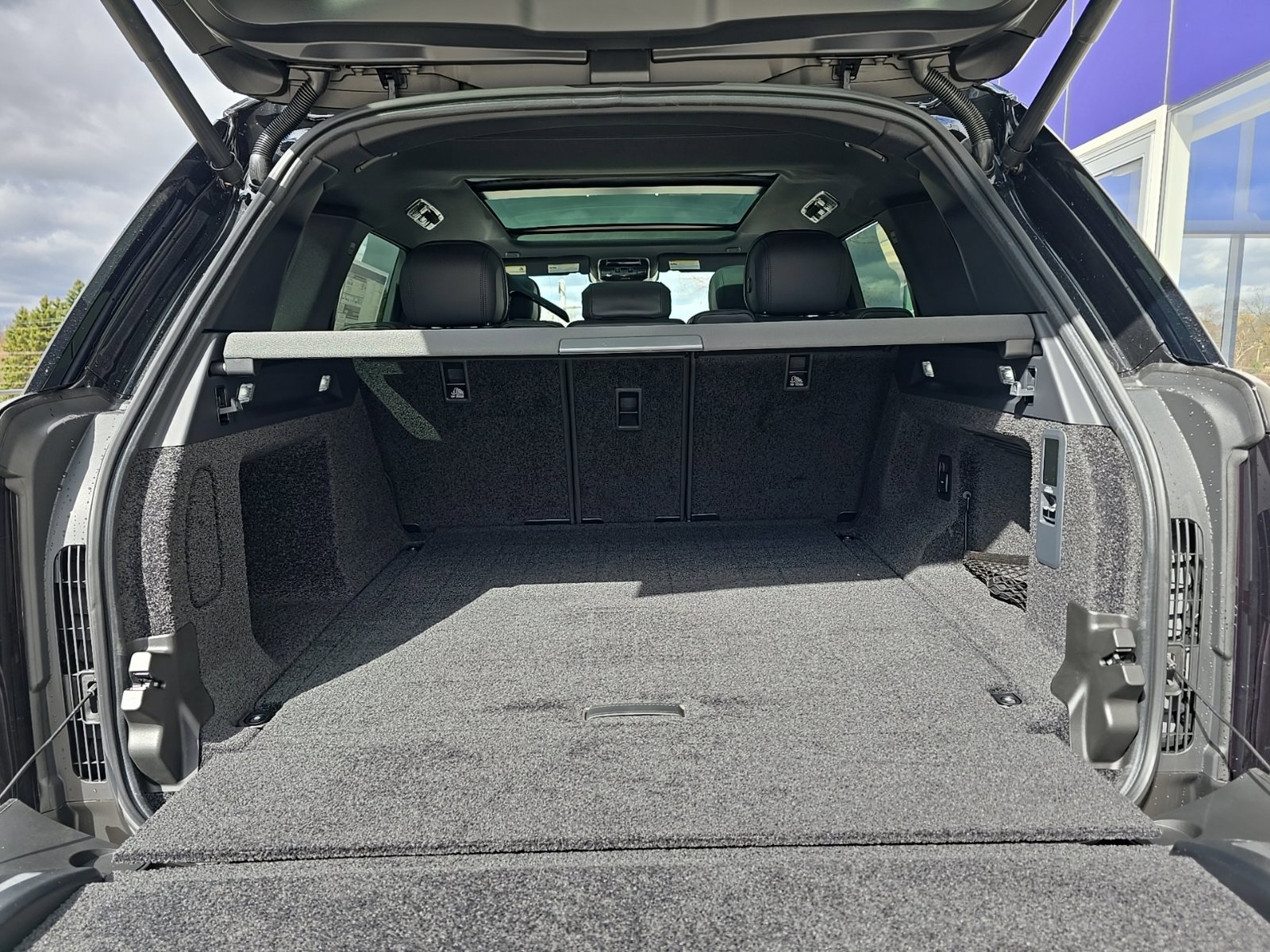 New 2026 Land Rover Range Rover SE image 26