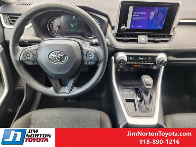 Used 2025 Toyota RAV4 XLE FWD image 27