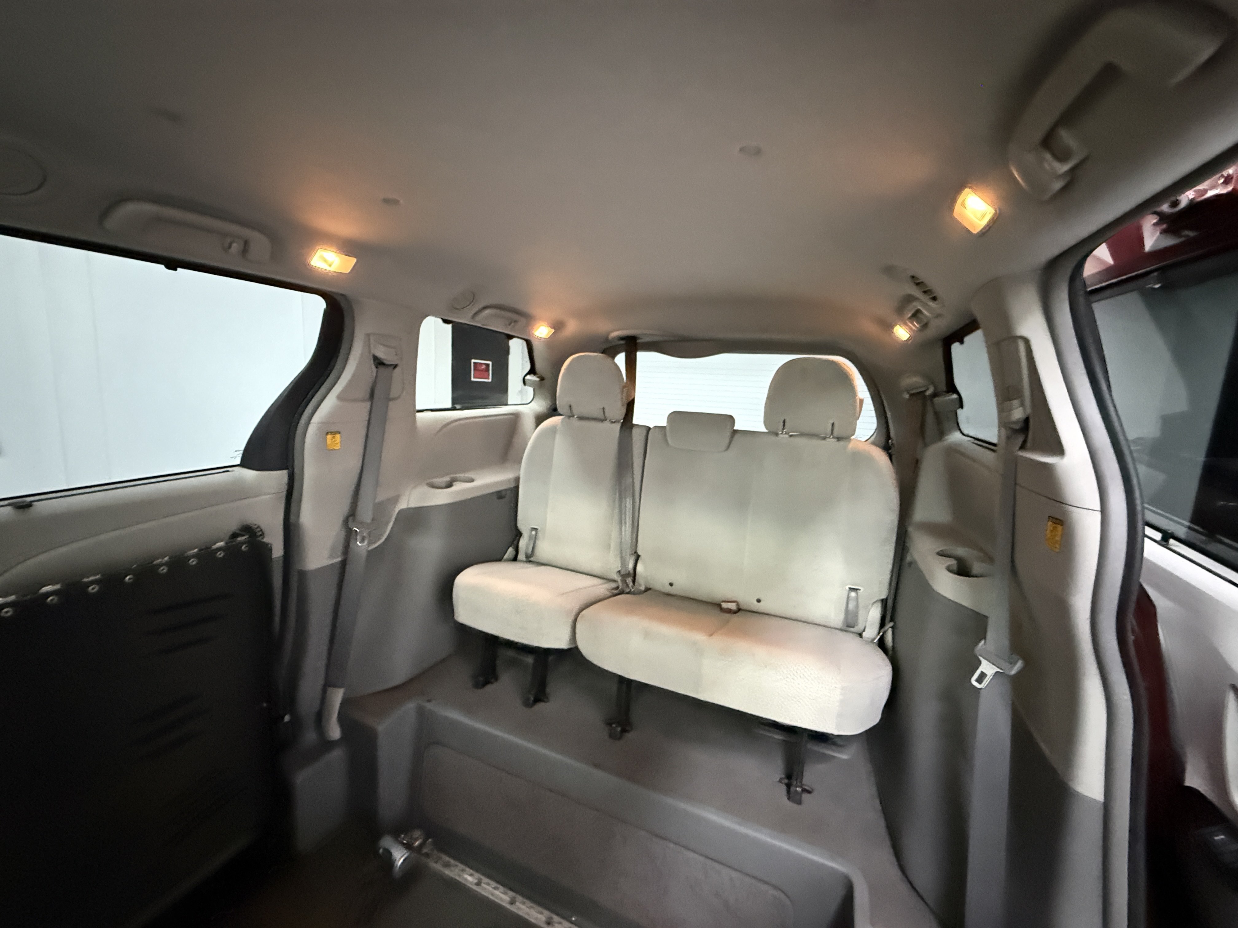 Used 2012 Toyota Sienna LE FWD image 12
