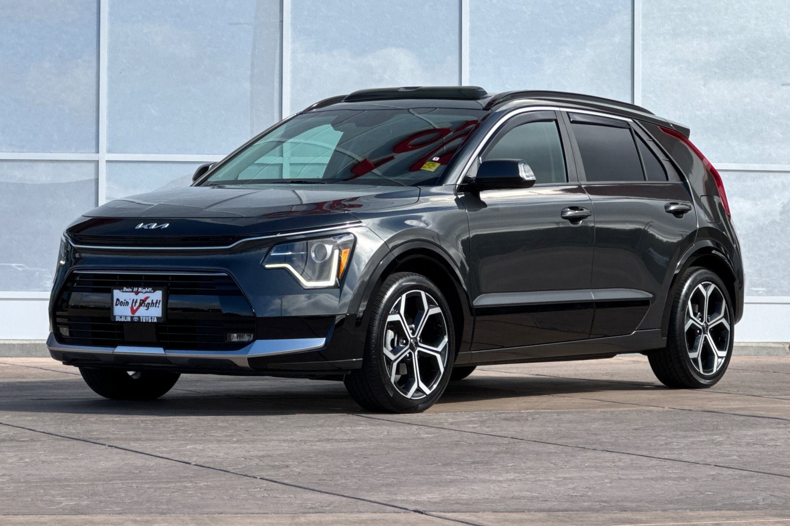 Used 2024 Kia Niro EX Touring FWD image 8