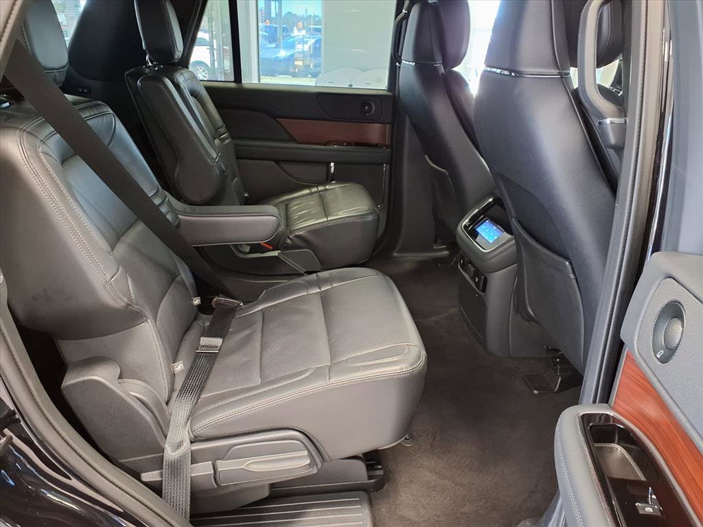 Used 2023 Lincoln Navigator Reserve image 13