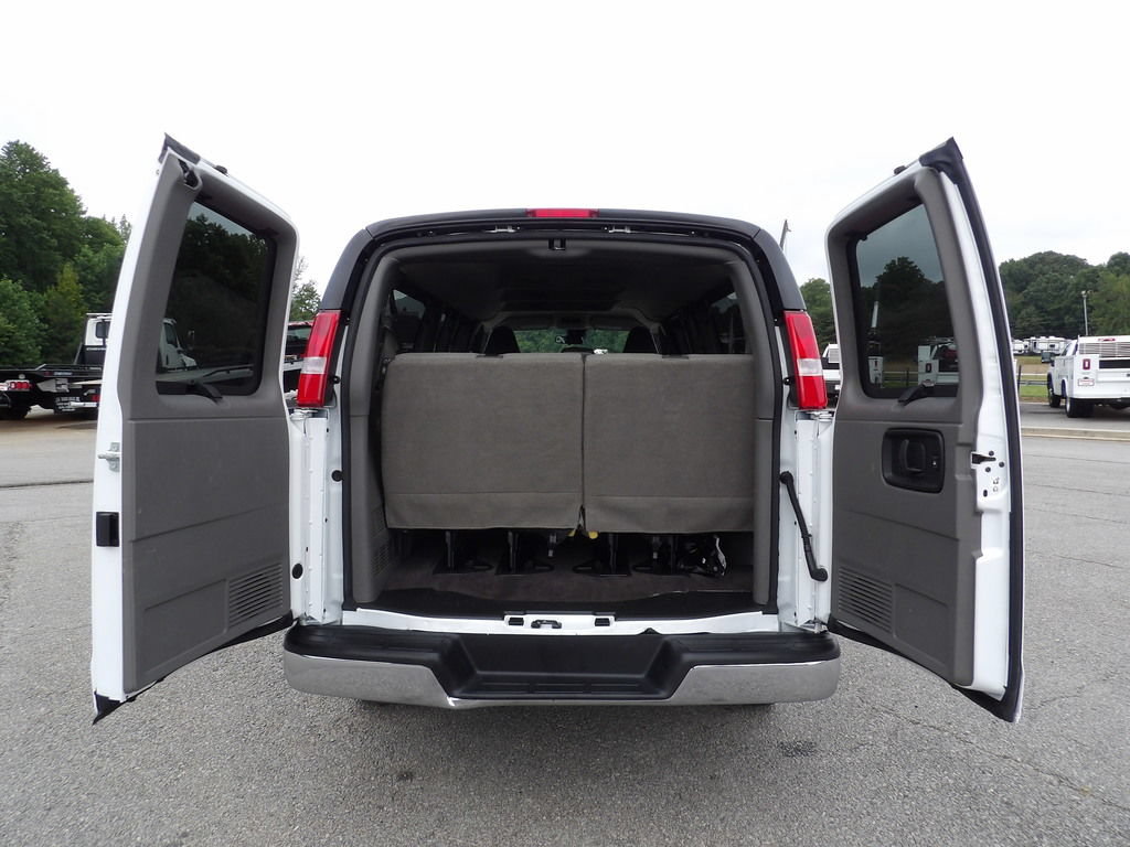 Used 2025 Chevrolet Express 3500 LT w/ LT Preferred Equipment Group RWD image 49