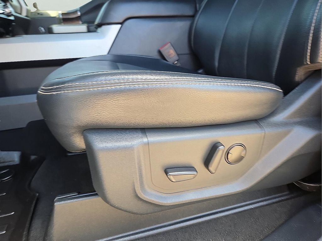 Used 2022 Ford F250 Lariat w/ Lariat Ultimate Package AWD/4WD image 14