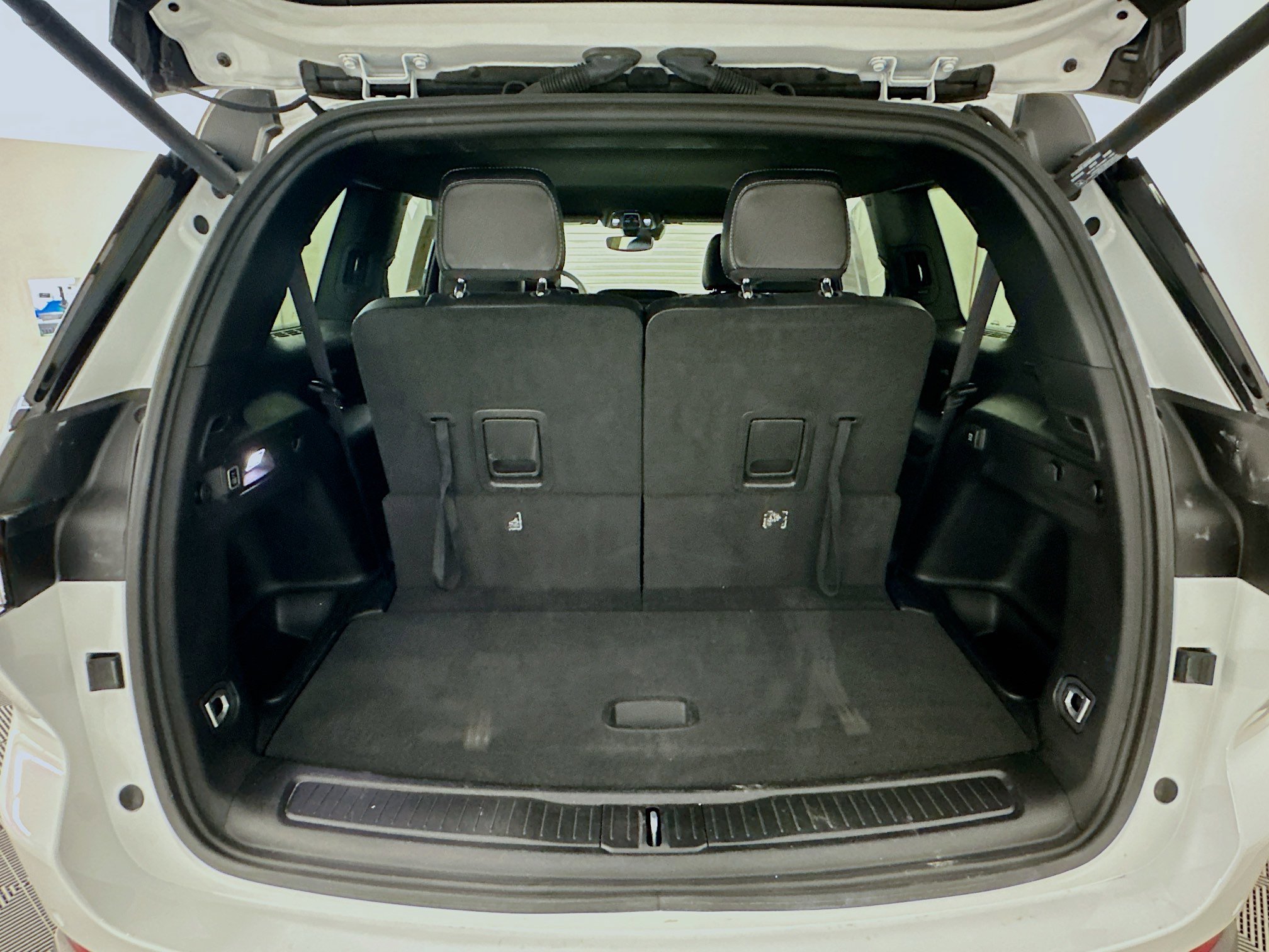 Used 2024 Jeep Grand Cherokee L Laredo image 30