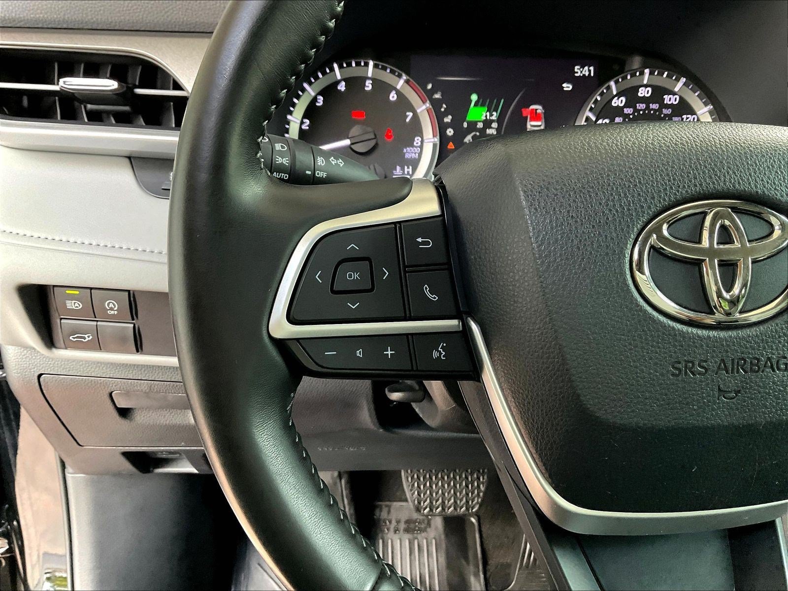 Used 2023 Toyota Highlander XLE AWD/4WD image 11