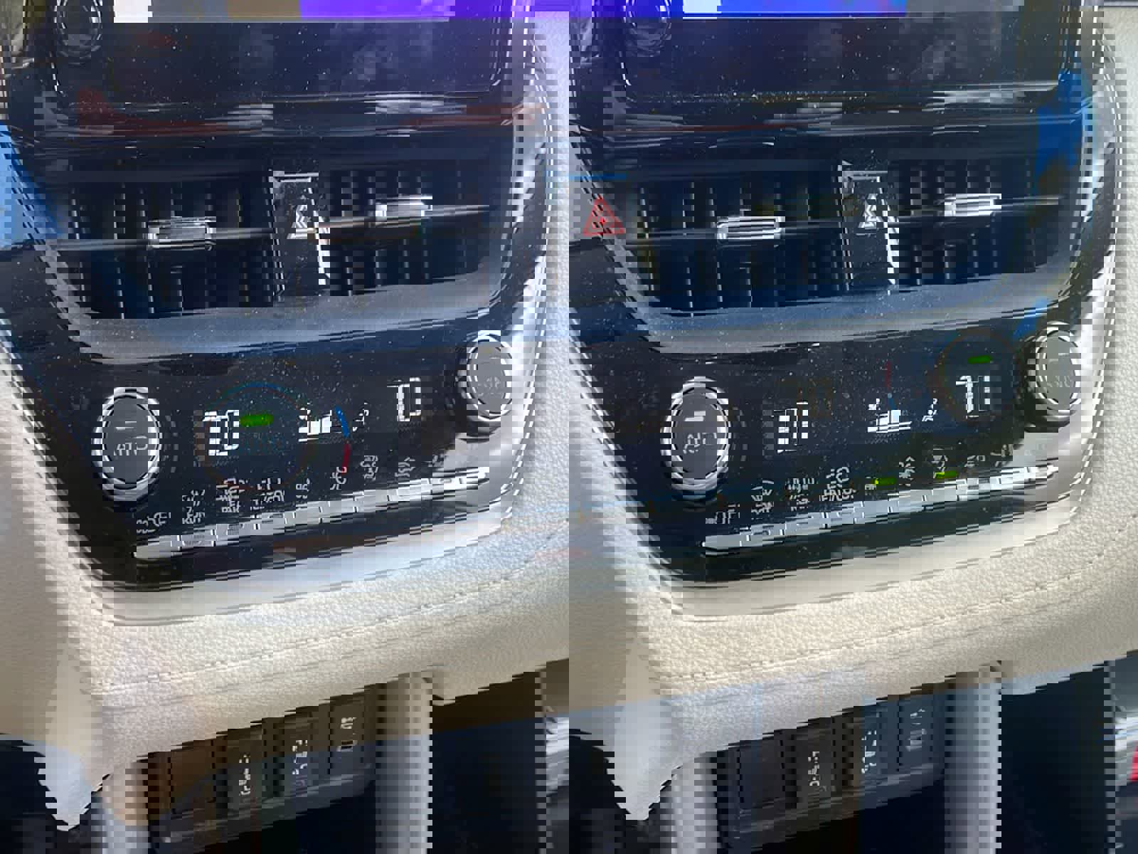 Used 2023 Toyota Corolla Cross XLE w/ Convenience Package image 18