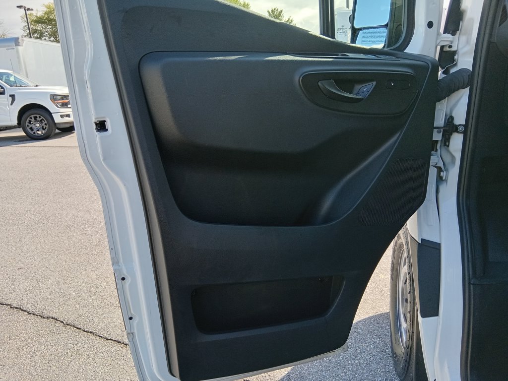 Used 2024 Mercedes-Benz Sprinter 2500 image 14