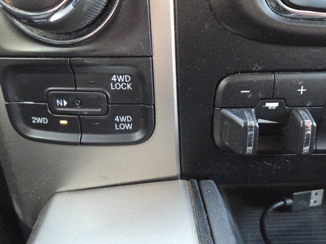 Used 2017 RAM 1500 Classic SLT w/ SLT Plus D￩cor Group image 5