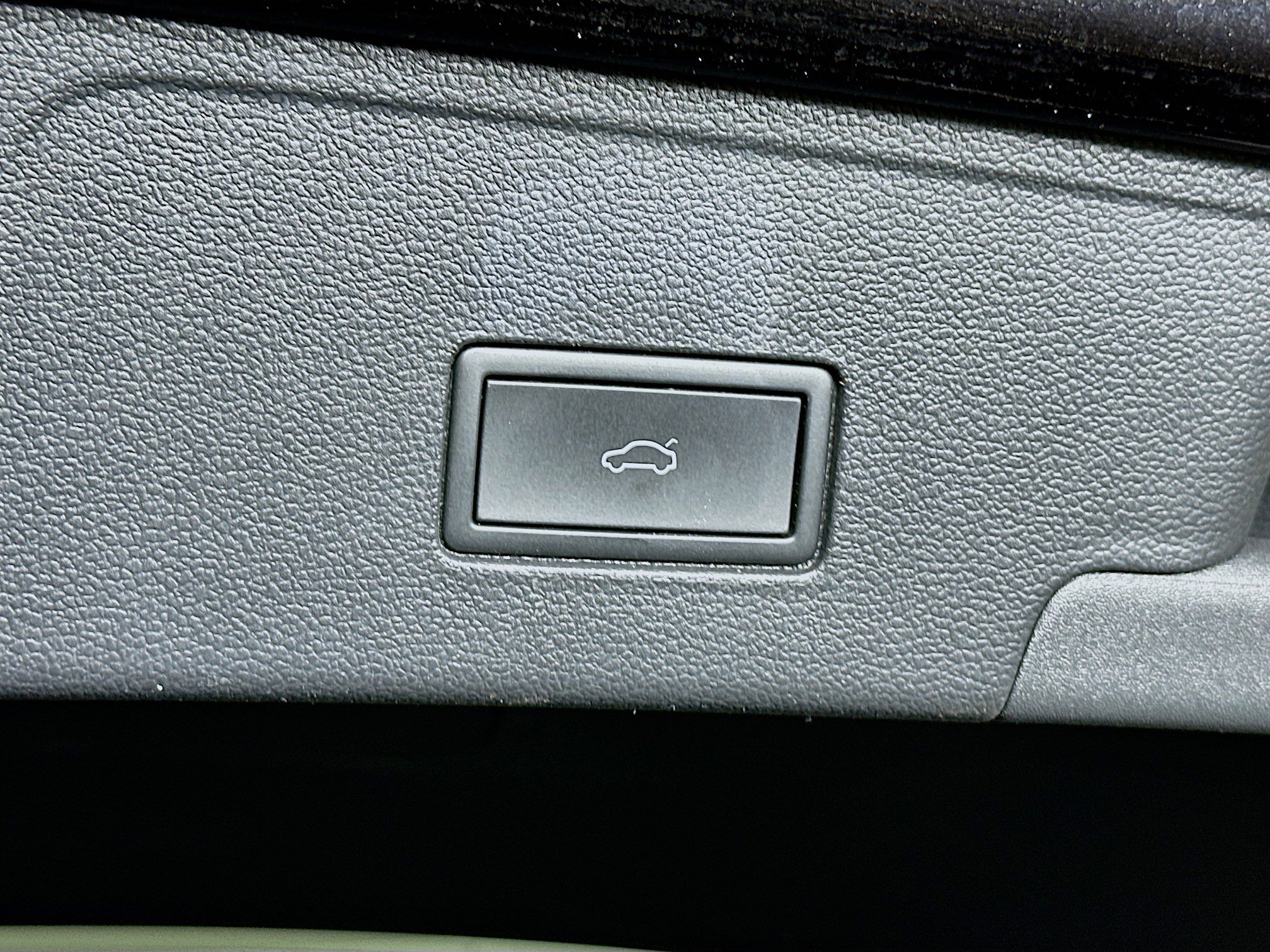 Used 2025 Volkswagen Atlas Cross Sport SE image 28