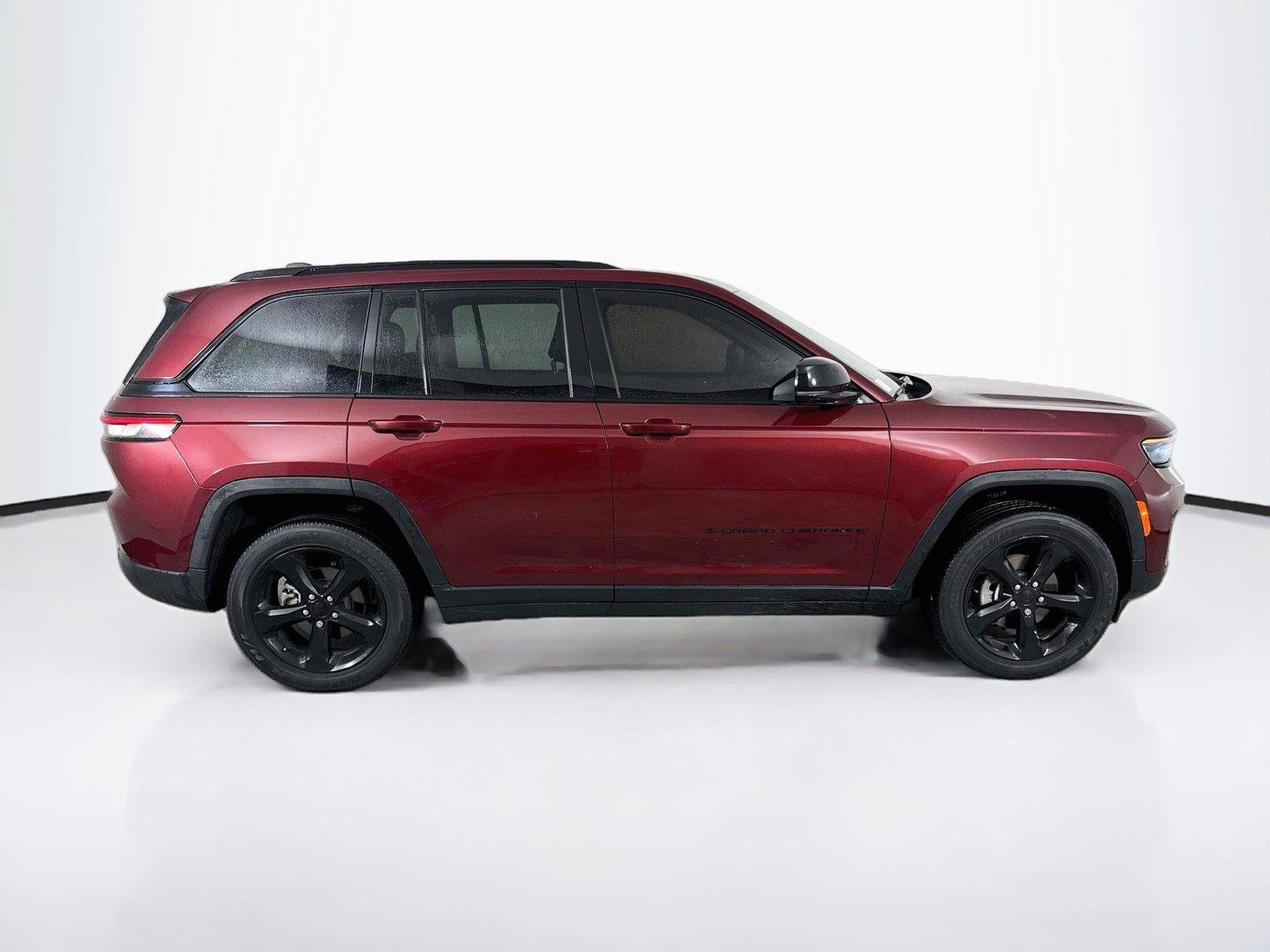 Used 2023 Jeep Grand Cherokee Altitude RWD image 7