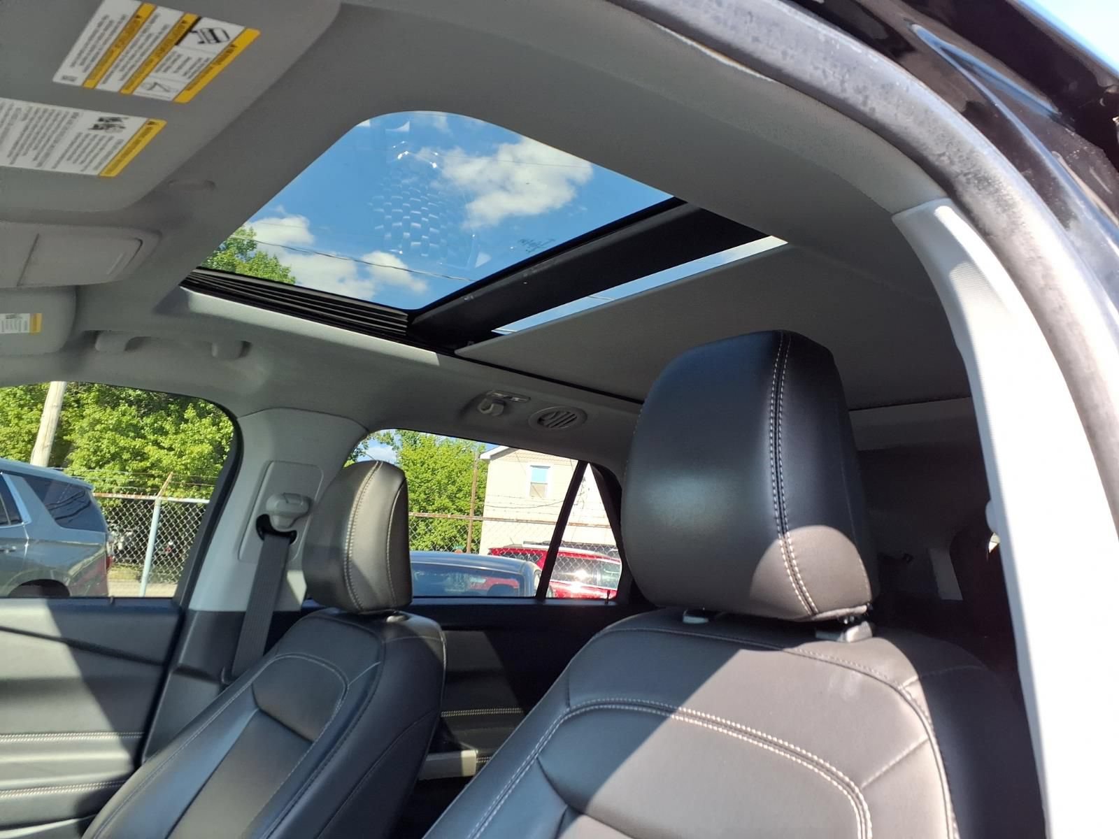 Used 2023 Ford Explorer XLT w/ Equipment Group 202A AWD/4WD image 19