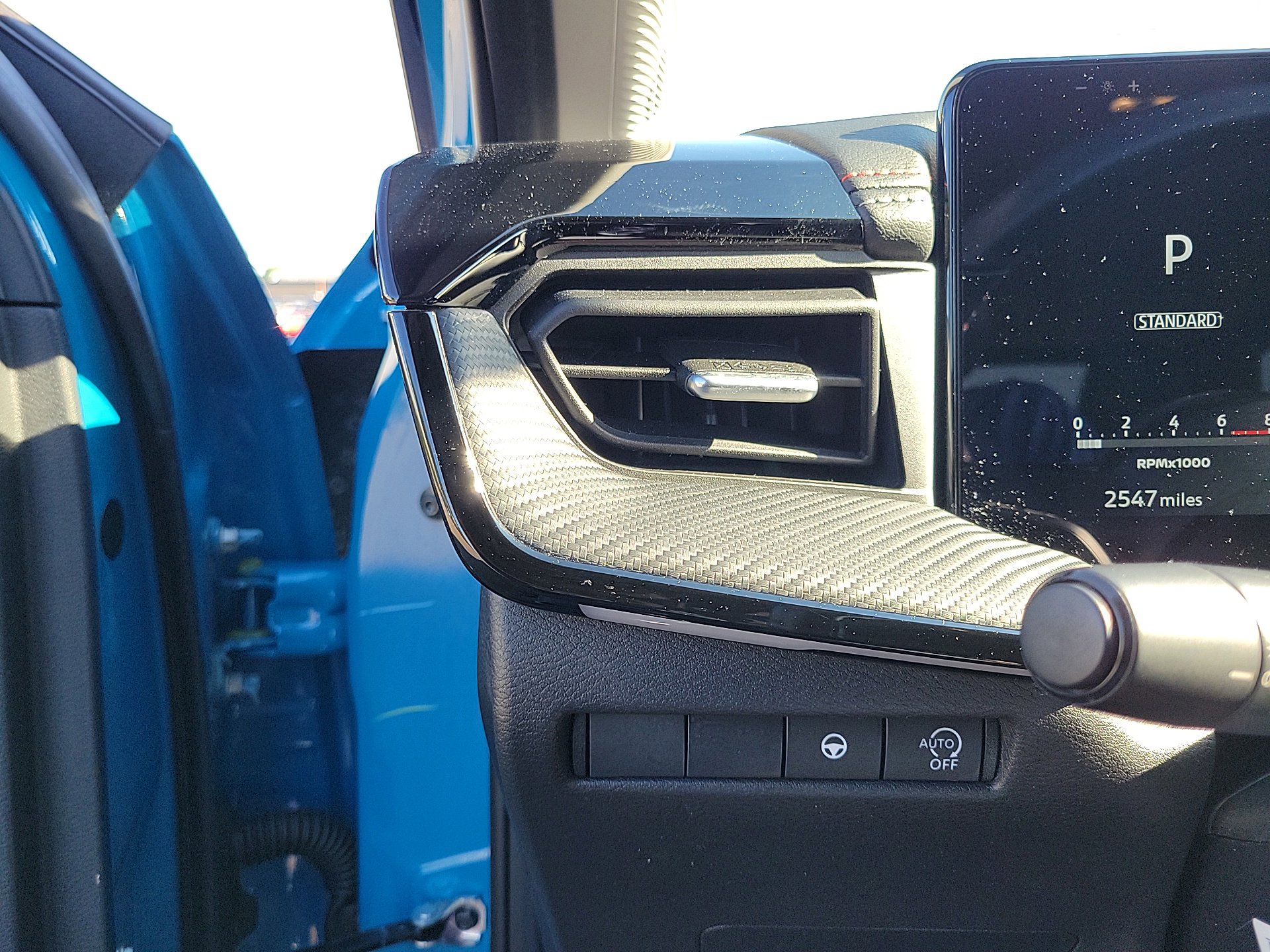 Certified 2025 Nissan Kicks SR image 18