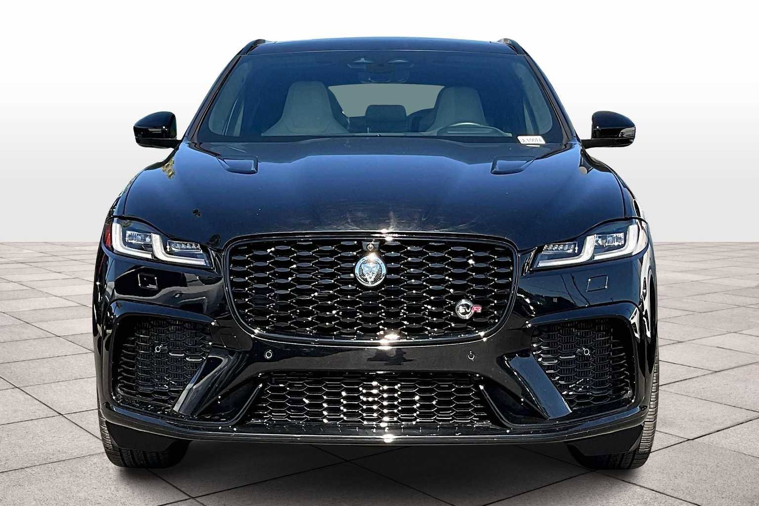 Used 2024 Jaguar F-PACE SVR image 3