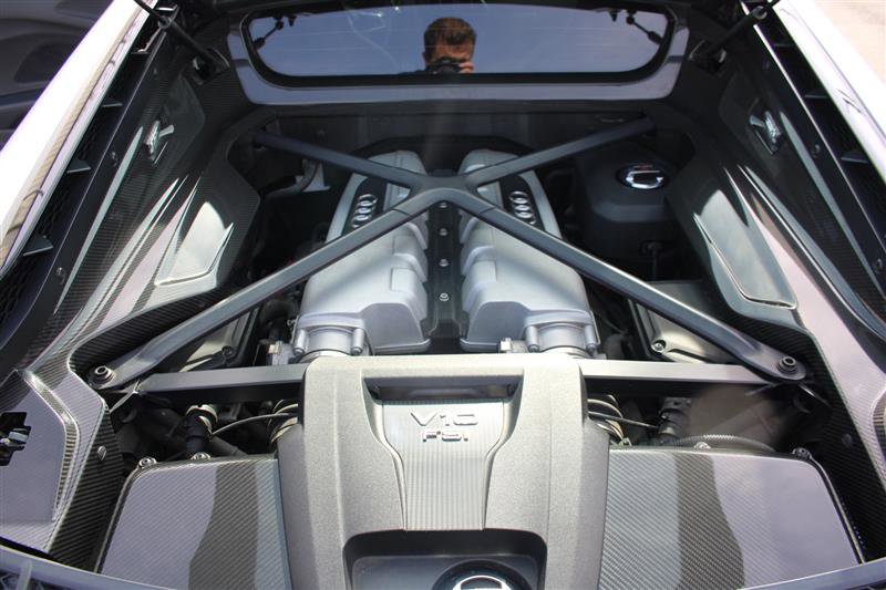 Used 2018 Audi R8 V10 w/ Carbon Exterior Package image 23