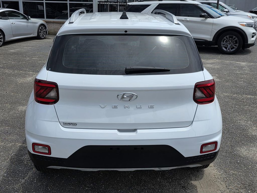 Used 2020 Hyundai Venue SEL FWD image 4