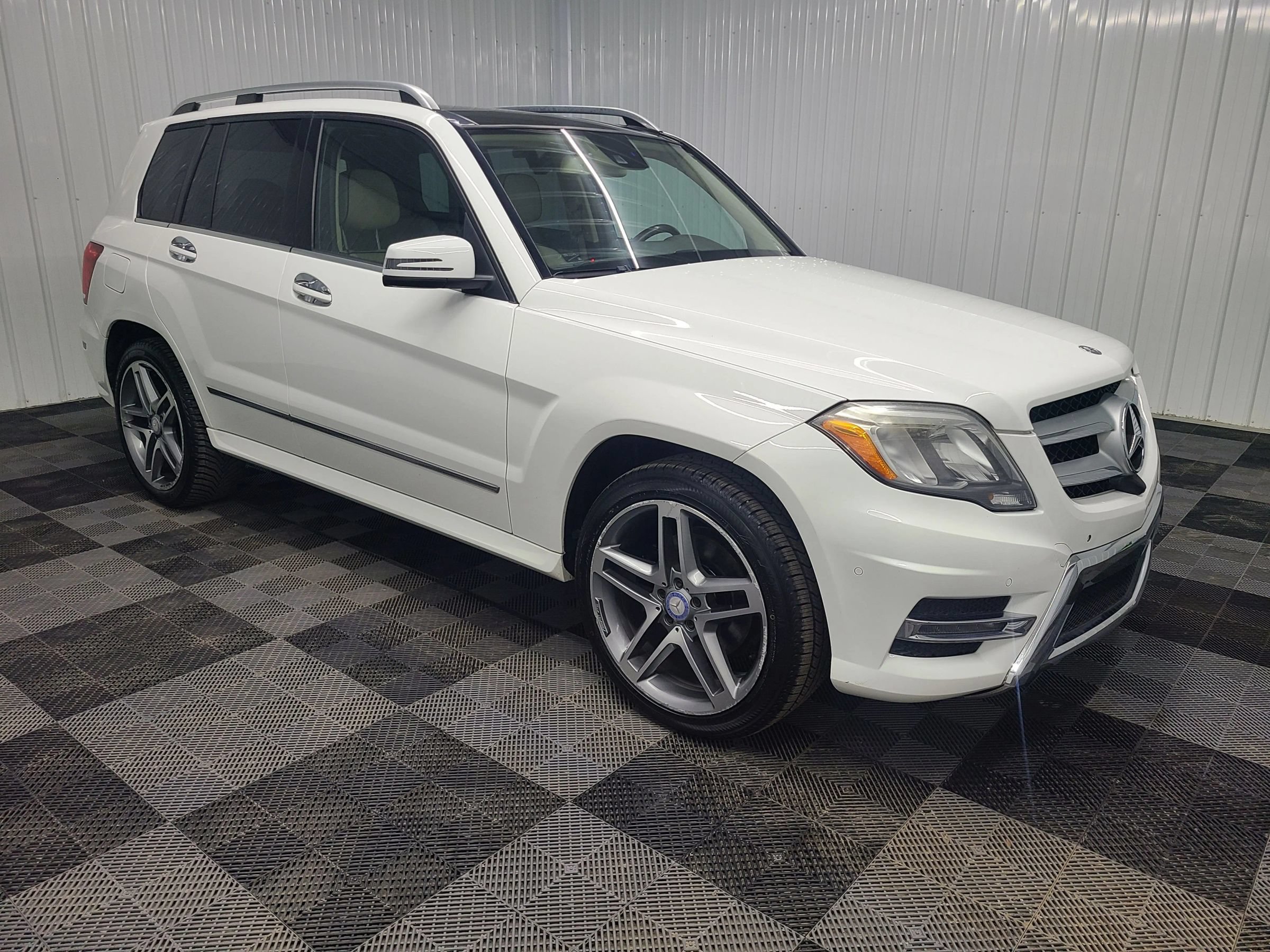 Used 2014 Mercedes-Benz GLK 350 4MATIC w/ Premium 1 Package image 13