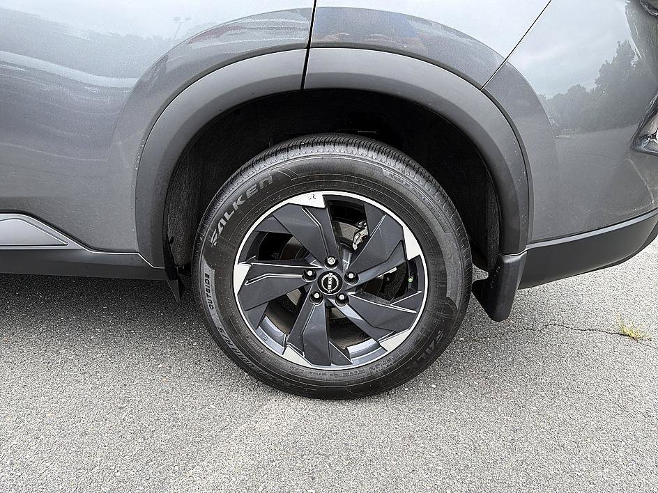 Certified 2026 Nissan Rogue SV FWD image 10