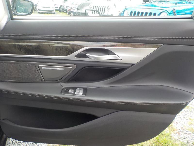 Used 2019 BMW 740i xDrive w/ Executive Package image 27