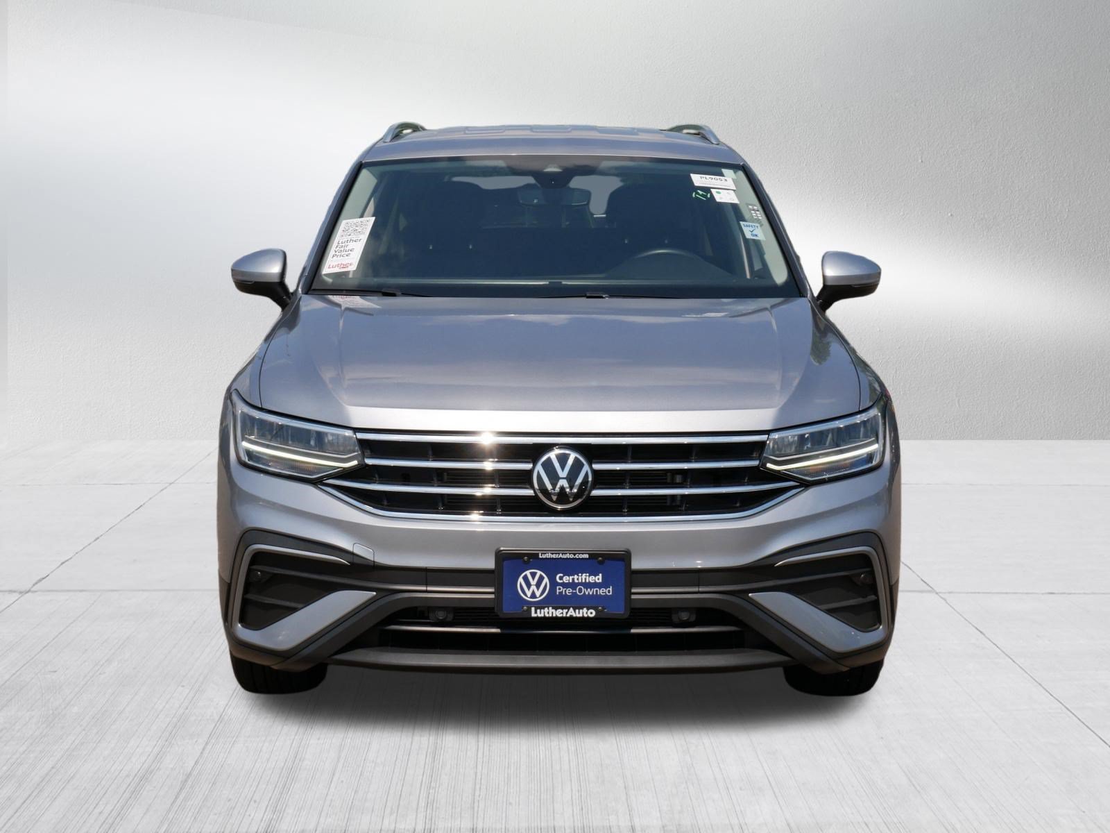 Certified 2023 Volkswagen Tiguan SE FWD image 2