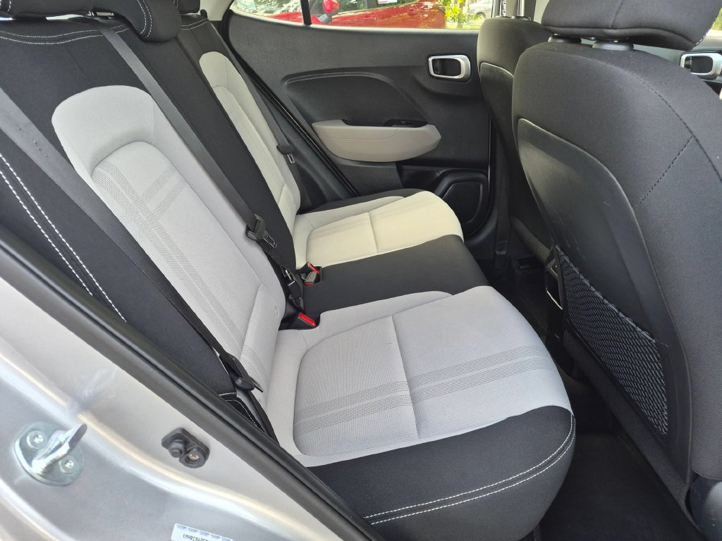 Used 2025 Hyundai Venue SEL FWD image 28