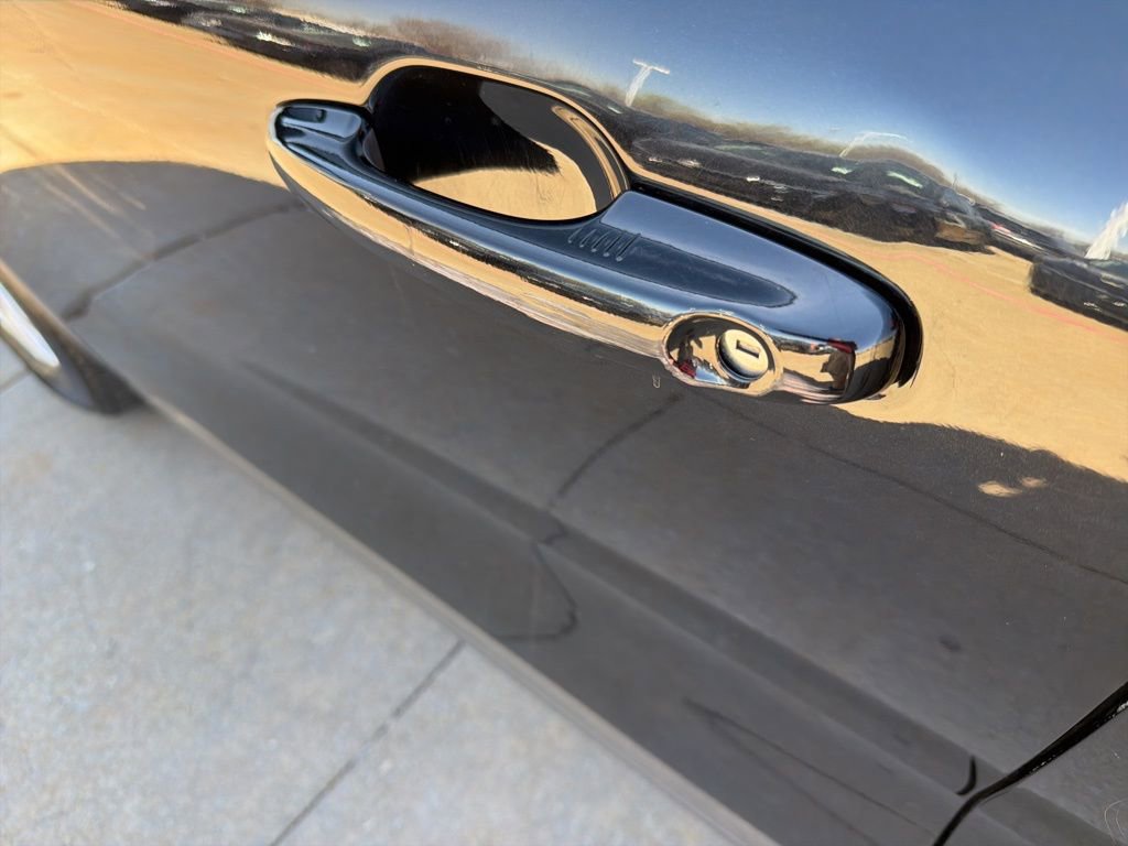 Used 2020 Ford Escape SE image 12