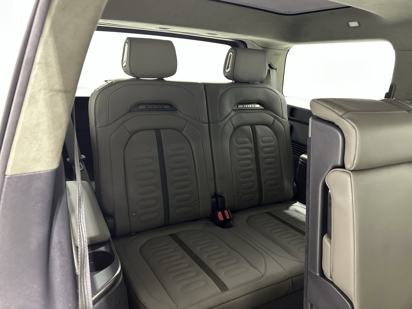 Used 2023 Rivian R1S Adventure image 25