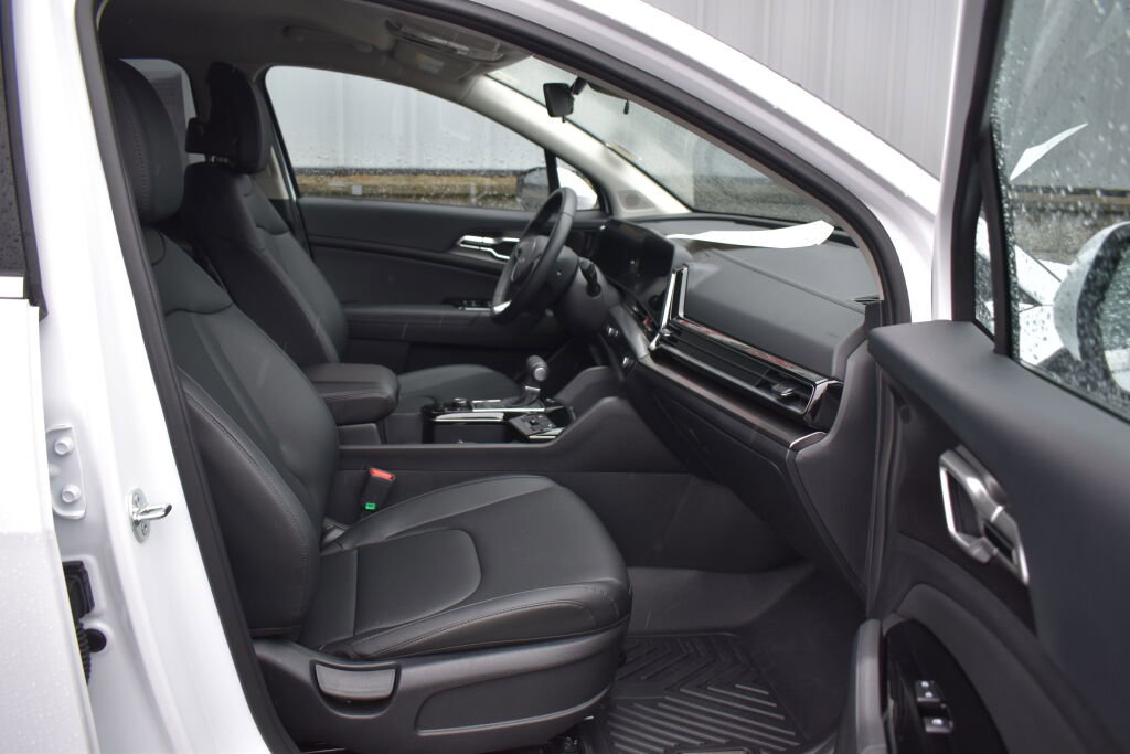 Used 2025 Kia Sportage EX image 25