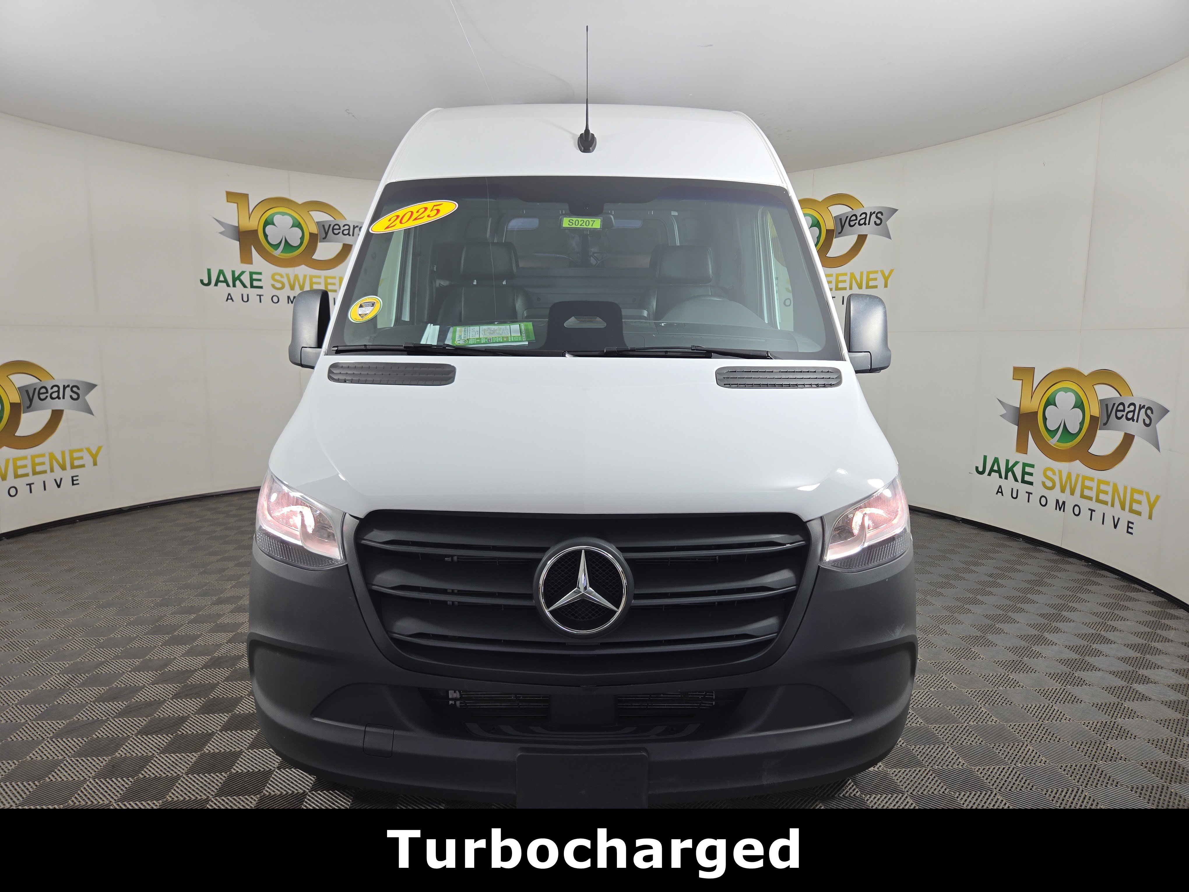 Used 2025 Mercedes-Benz Sprinter 2500 image 2