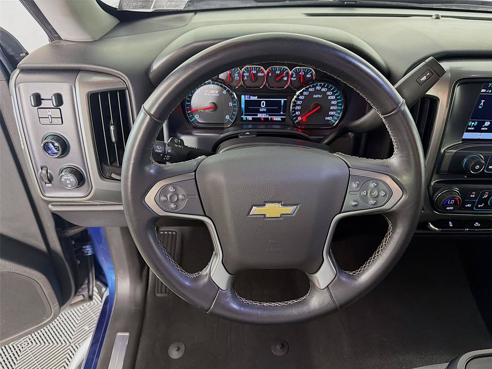 Used 2018 Chevrolet Silverado 1500 LT w/ All Star Edition AWD/4WD image 3