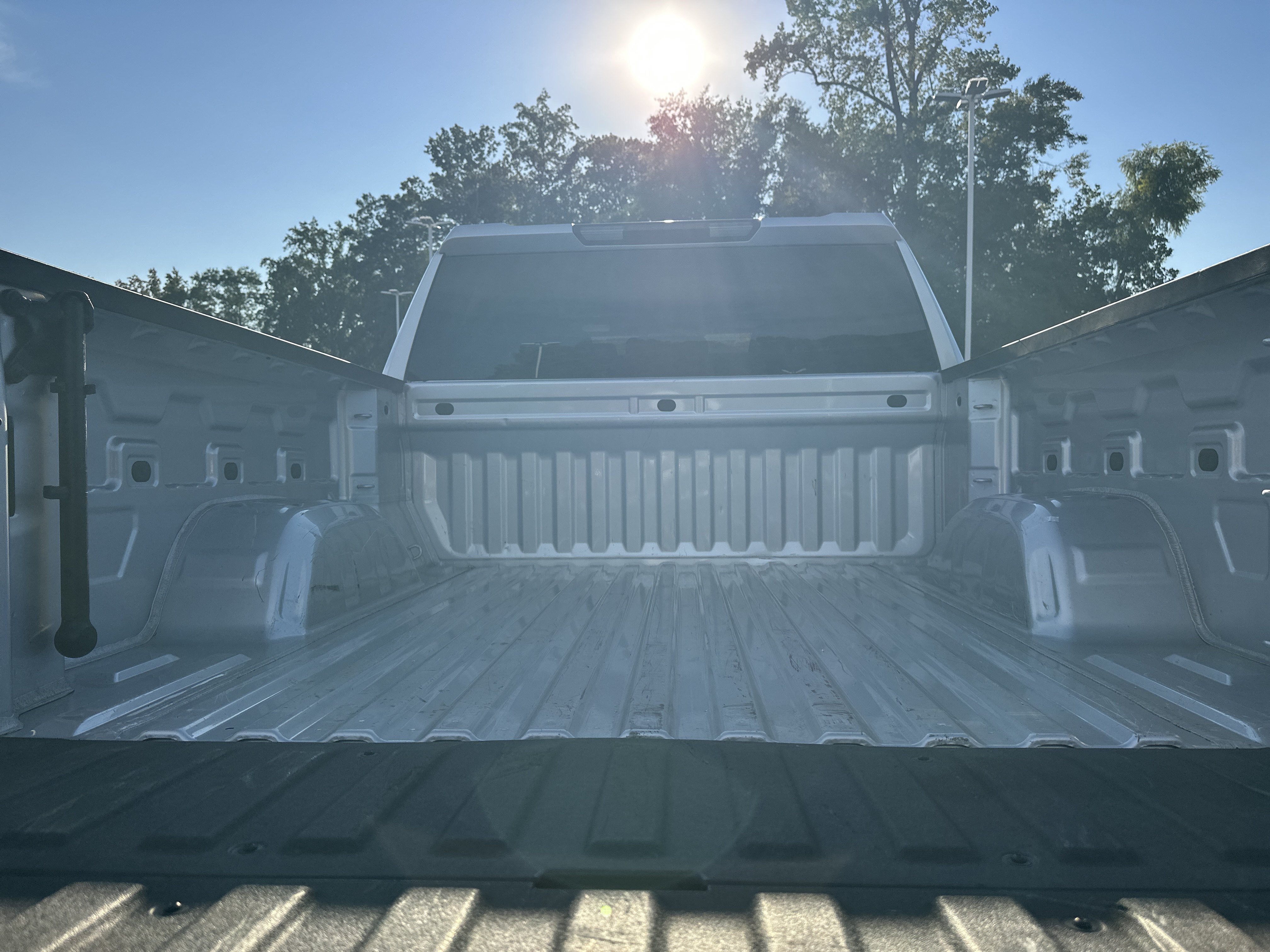 Used 2022 Chevrolet Silverado 1500 Custom w/ LPO, Dark Essentials Package AWD/4WD image 19