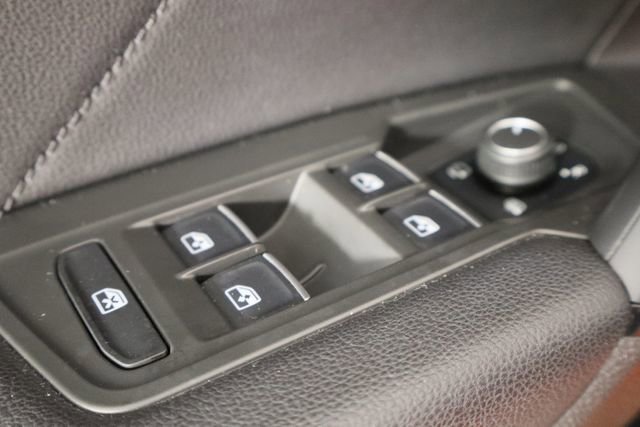 Used 2019 Volkswagen Tiguan SEL Premium image 21