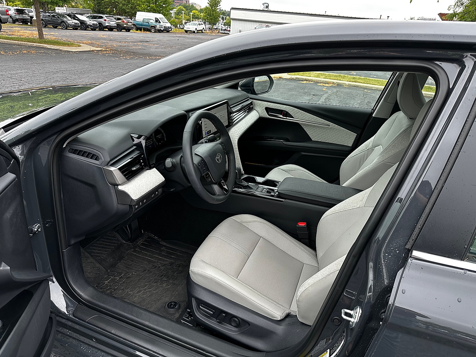 Used 2026 Toyota Camry XLE FWD image 16