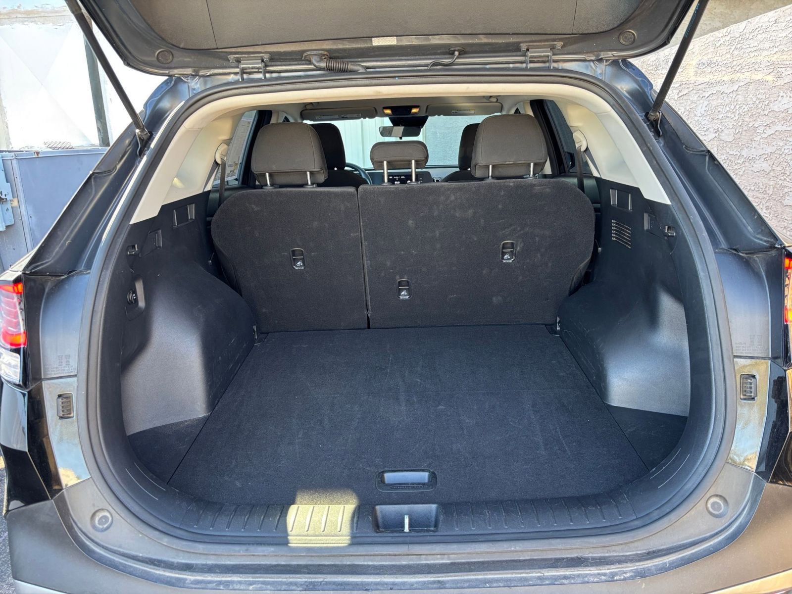 Used 2025 Kia Sportage LX FWD image 30