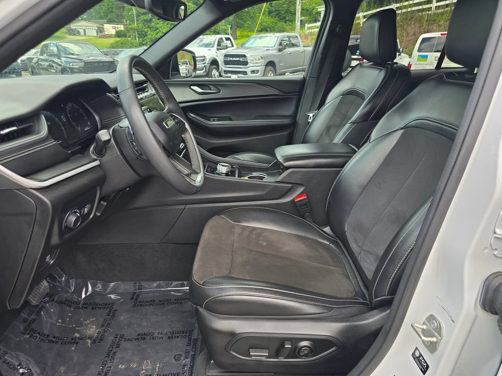 Used 2024 Jeep Grand Cherokee Altitude AWD/4WD image 4
