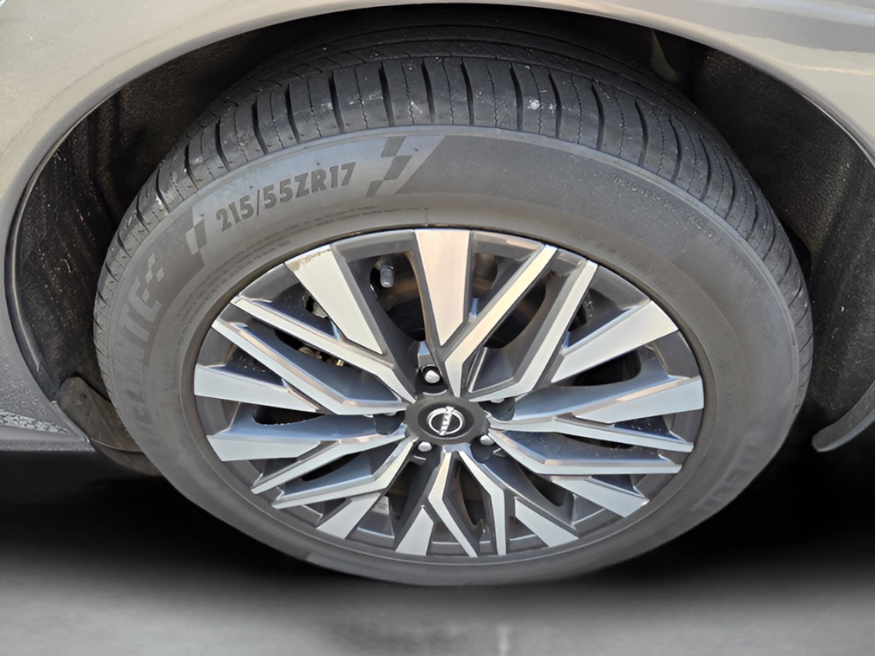 Used 2024 Nissan Altima 2.5 SV image 30