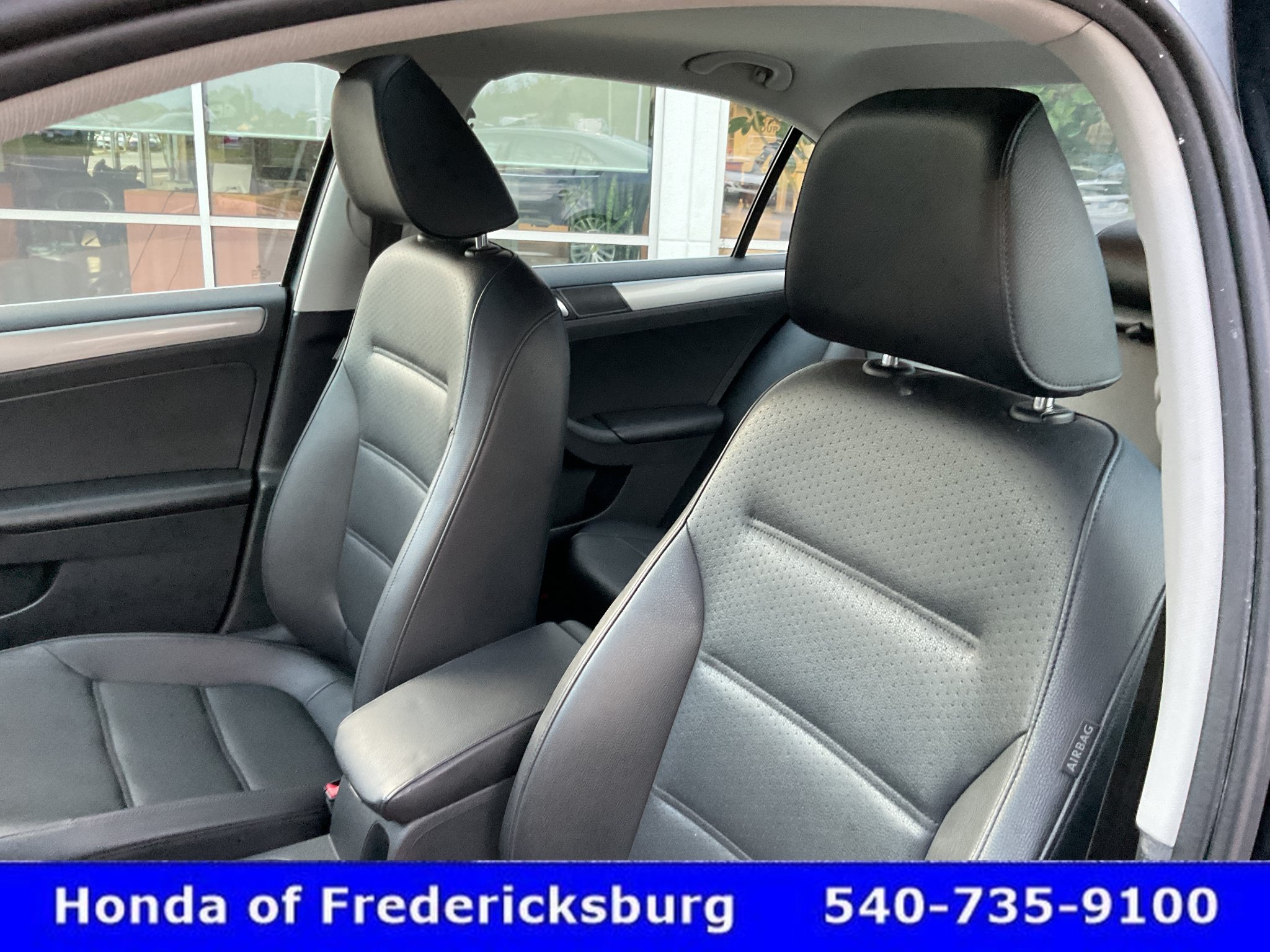 Used 2015 Volkswagen Jetta SE FWD image 32