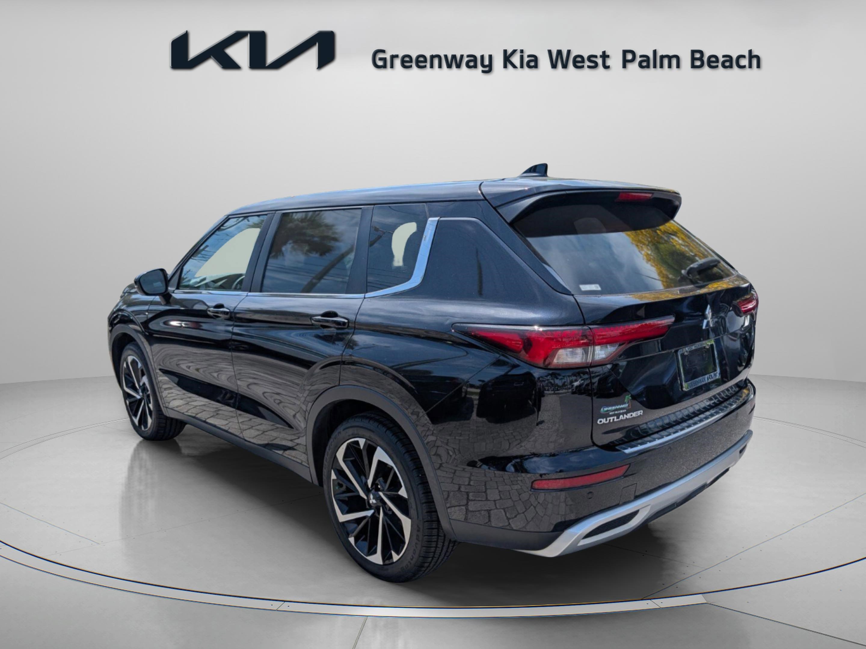Used 2022 Mitsubishi Outlander SE AWD/4WD image 5
