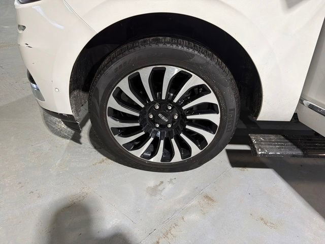 Certified 2024 Lincoln Navigator Black Label image 31