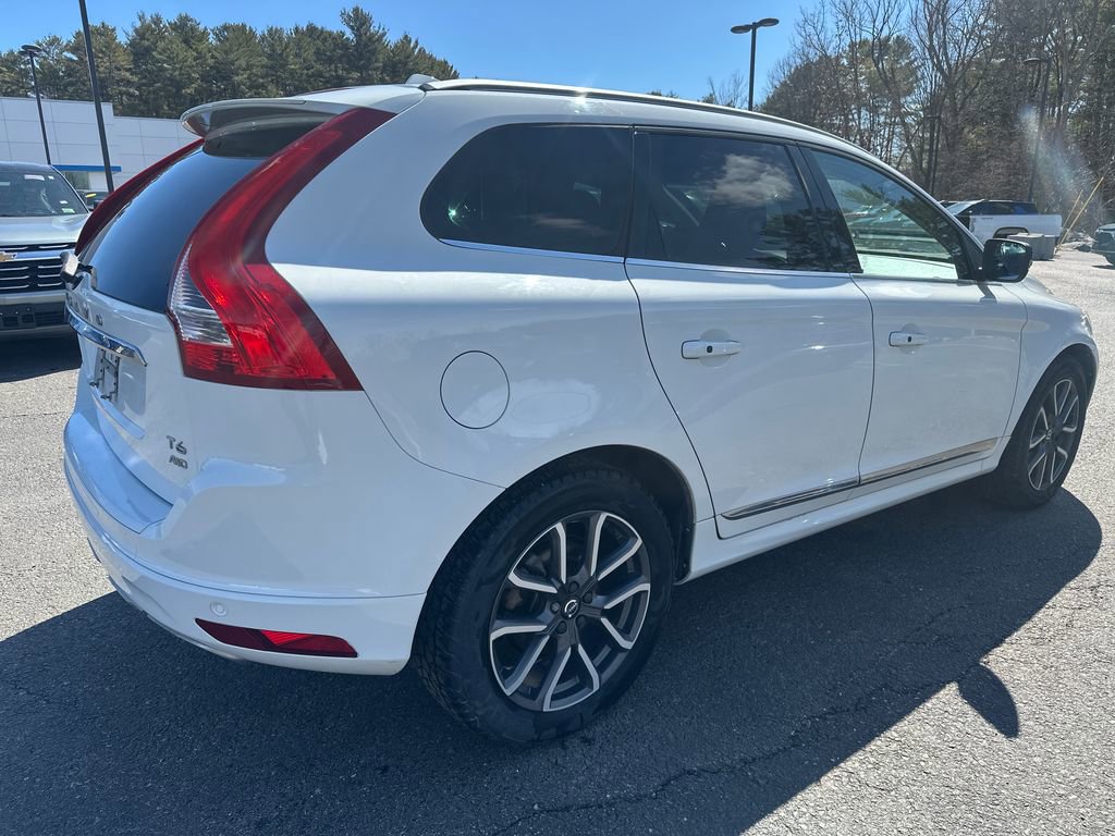 Used 2017 Volvo XC60 T6 Dynamic image 5